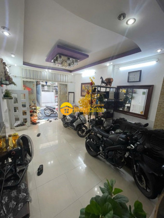 Chạm 10 tỷ có nhà ngay khu ẩm thực lữ gia 80m2, 3 tầng, hẻm nhựa ô tô đỗ cửa.