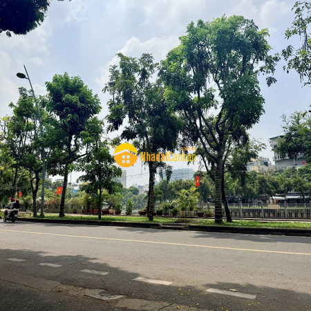 View bờ kè cách nhà 30m, giữa lòng quận 3 chỉ 6 tỷ có ngay nhà 35m2, 4 tầng.